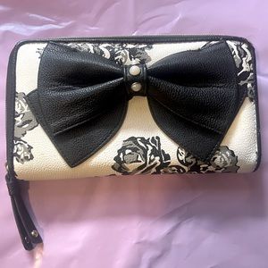 Betsy Johnson Big Black Bow w Pearls Floral Wallet